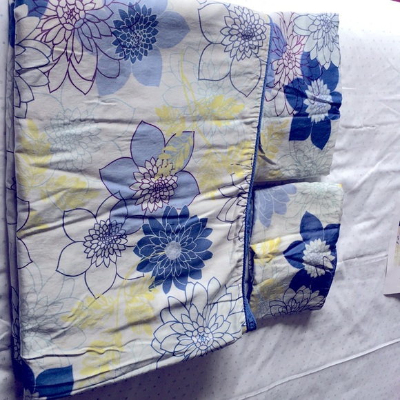 100% Cotton Full/Queen Duvet Set (92 x 96 Duvet & 2 Standard Shams) - Picture 2 of 3